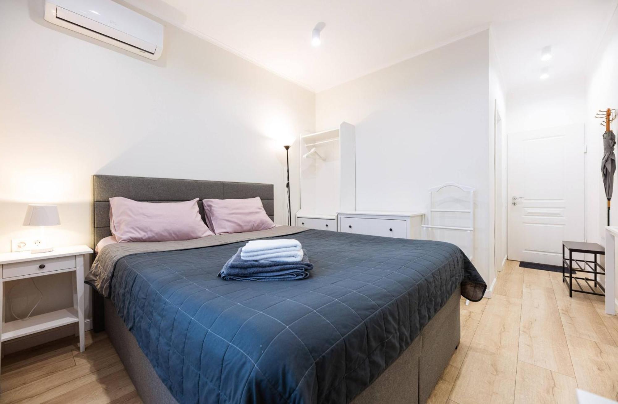 Ferienwohnung Квартири Люкс Метро Чернігівська Kiew Exterior foto